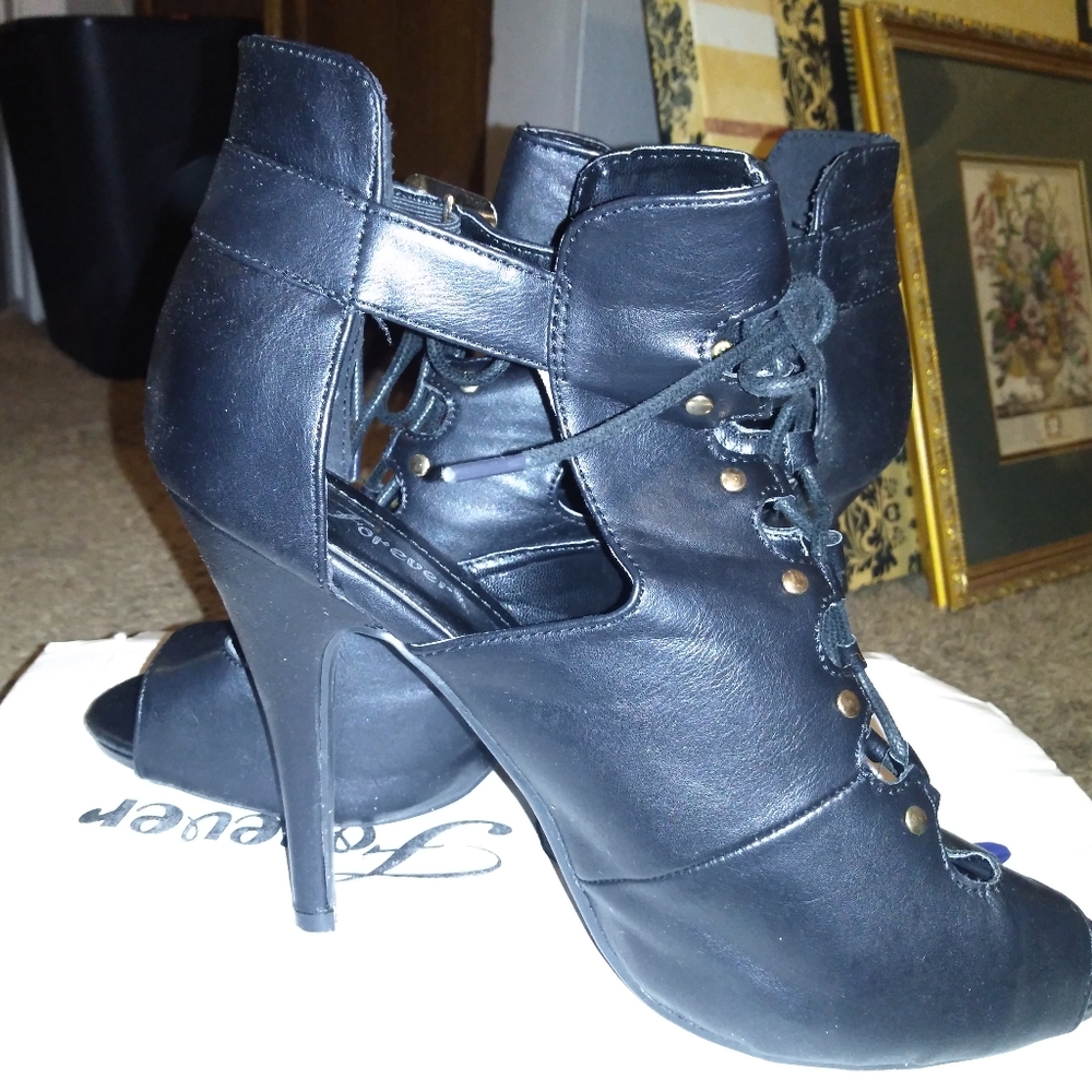 Shoes - Picture 5 of 8